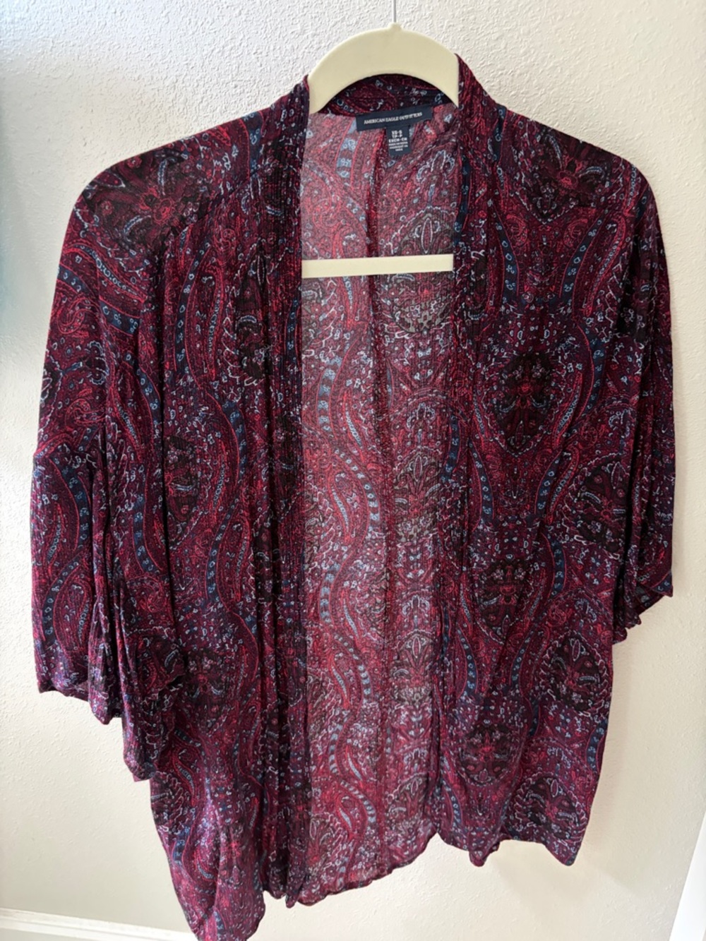 American Eagle Outfitters Red/purple/Blue Paisley cover up/Shawl women’s XS/S